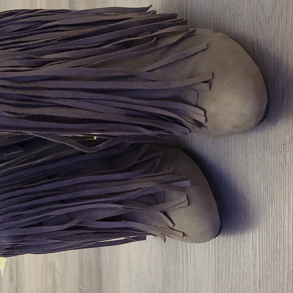 Women's Suede Fringed Boots - Picture 7 of 9